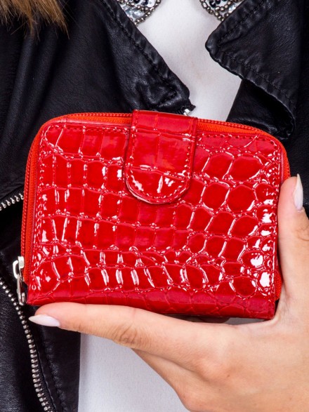 Červená peňaženka, ktorá sa vojde aj do tej najmenšiej kabelky