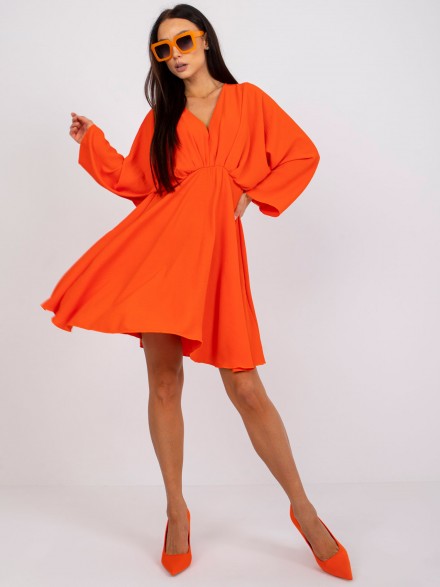 Oranžové šaty s rozšírenými rukávmi