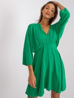 Zelené šaty so širokými rukávmi